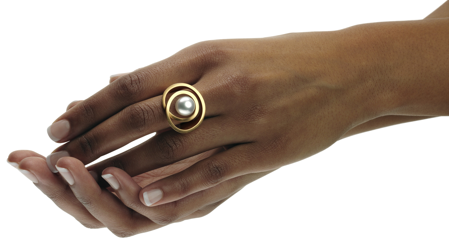 Golden ring with South Sea pearl.