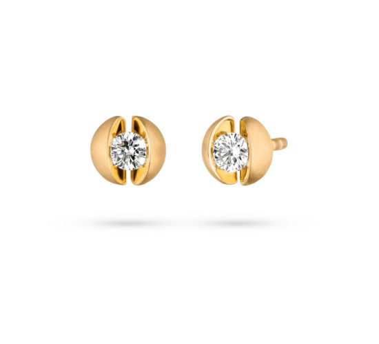 18 carat semi-spherical yellow gold earrings with a diamond between two smooth reflective surfaces. 