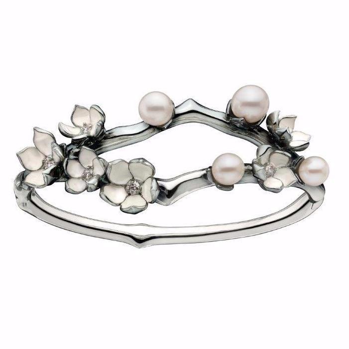 Silver bracelet with flowers, diamonds and pearls.