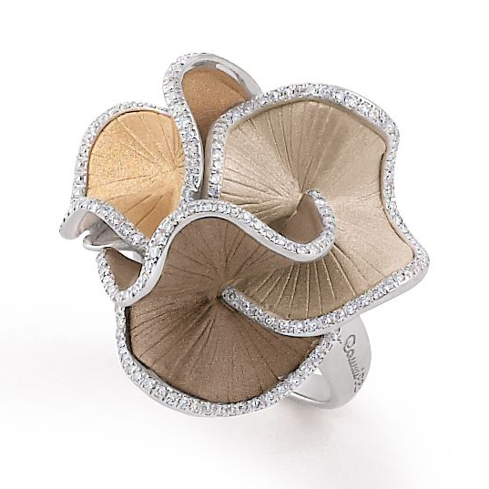18 karat gold ring with four colours and swirling voluminous shapes, finished with diamonds on the edges.